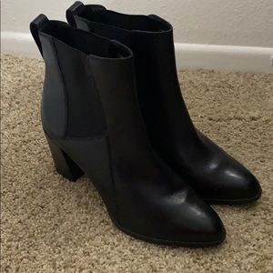 Clark’s artisan size 10 Black pull on booties